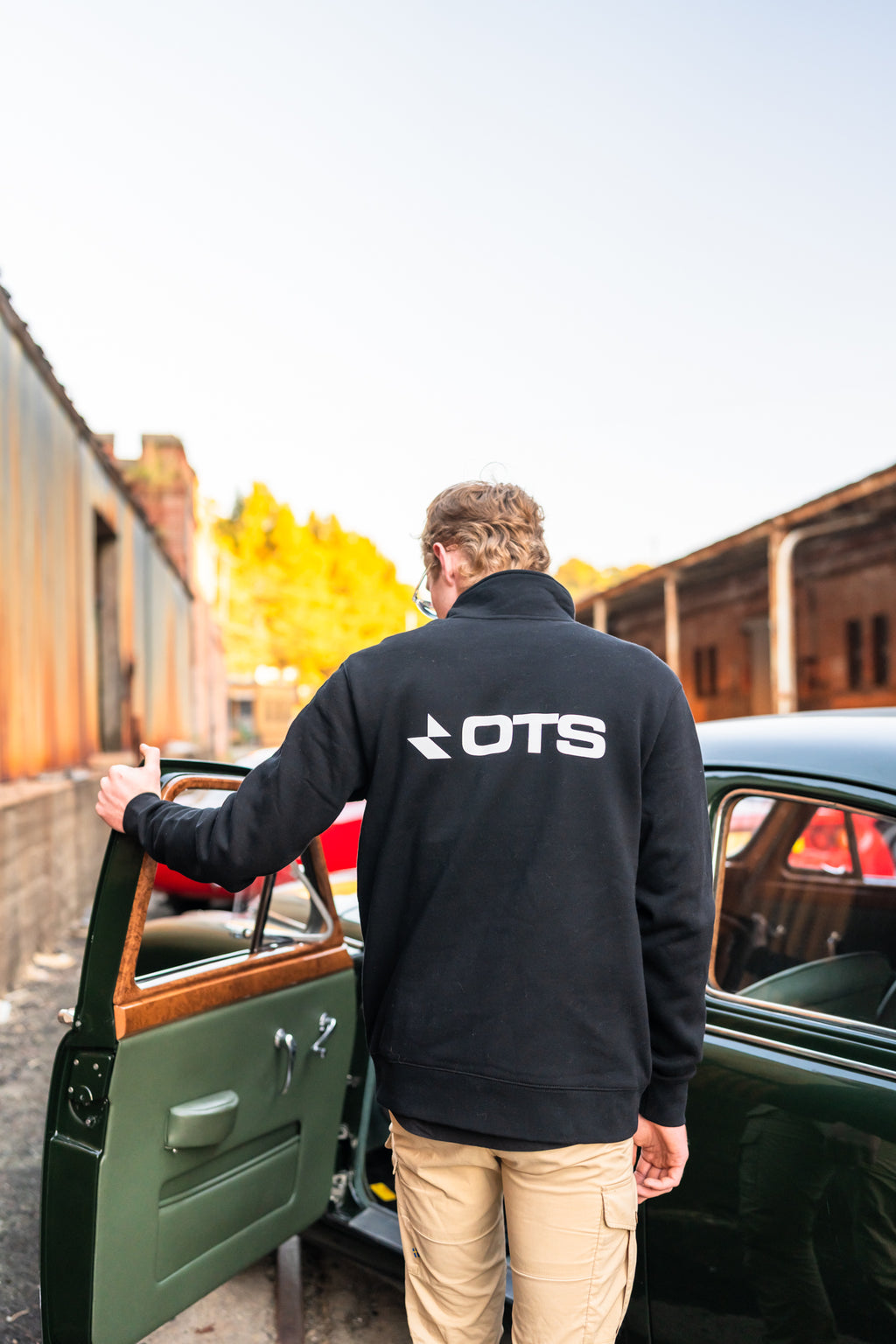 Black OTS Quarterzip